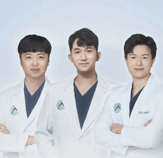 아산소리이비인후과 의료진 3인 단체 프로필 사진